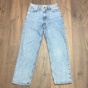 💙 Levi’s 💙 Dad Jean 25W 30L Medium Wash - straight leg - perfect condition!